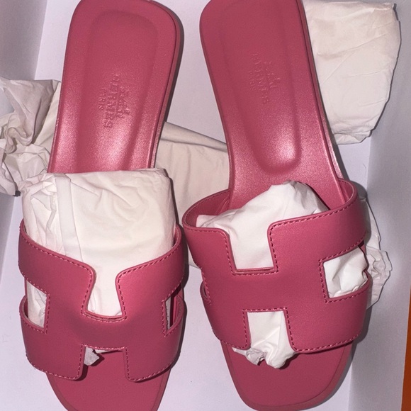 Hermes Shoes - Brand new Hermes rose petale orans